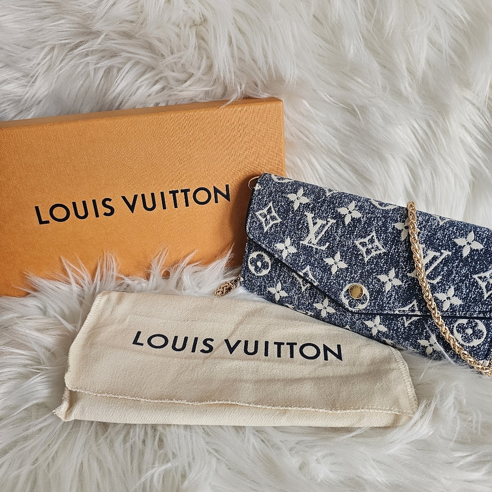 โSOLDโ ๐ **LIMITED EDITION** Louis Vuitton Denim Long Wallet ๐ - Picture 1 of 12
